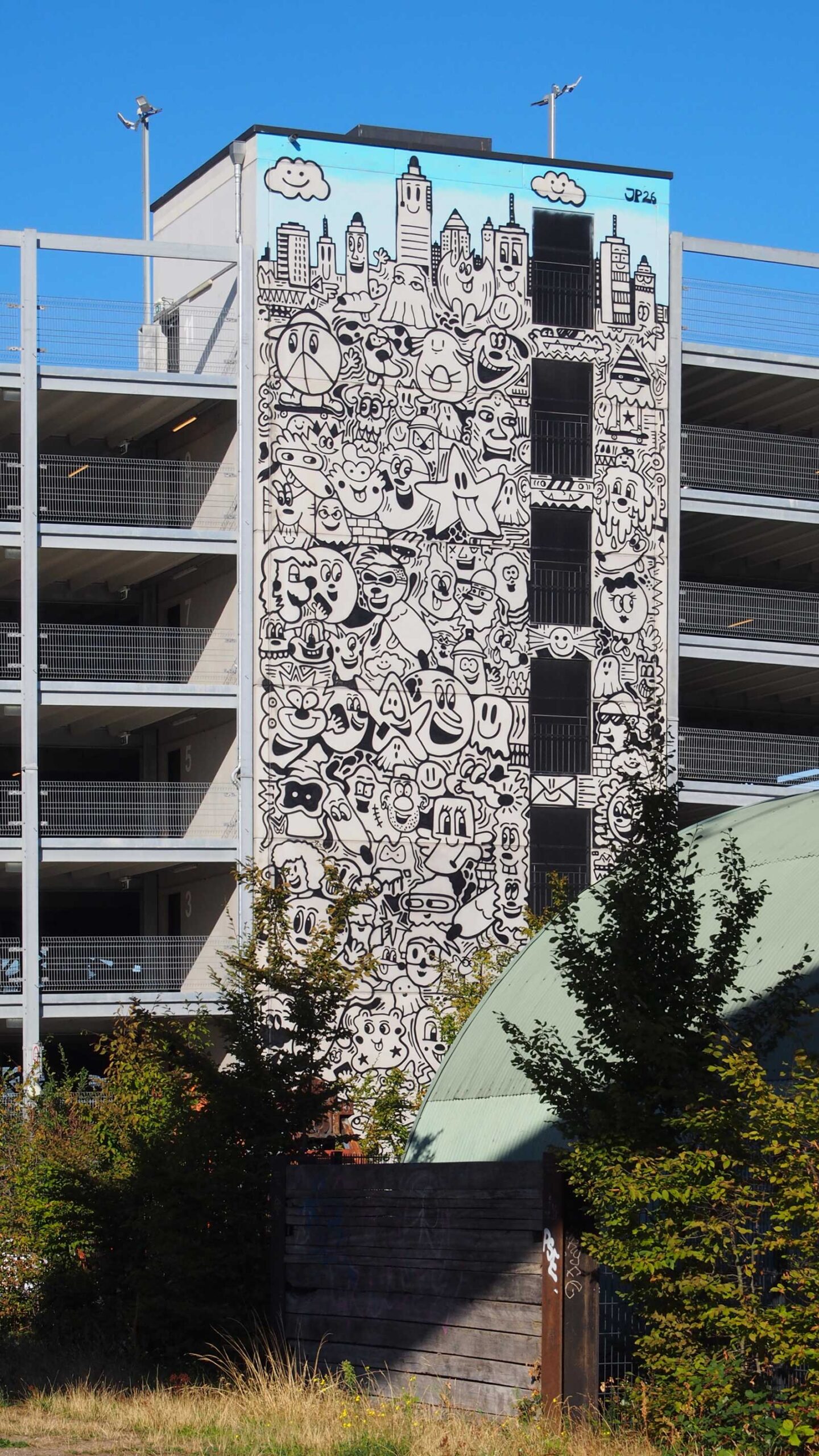 Mural von Jan Paul Müller am Parkhaus der Messe Offenbach