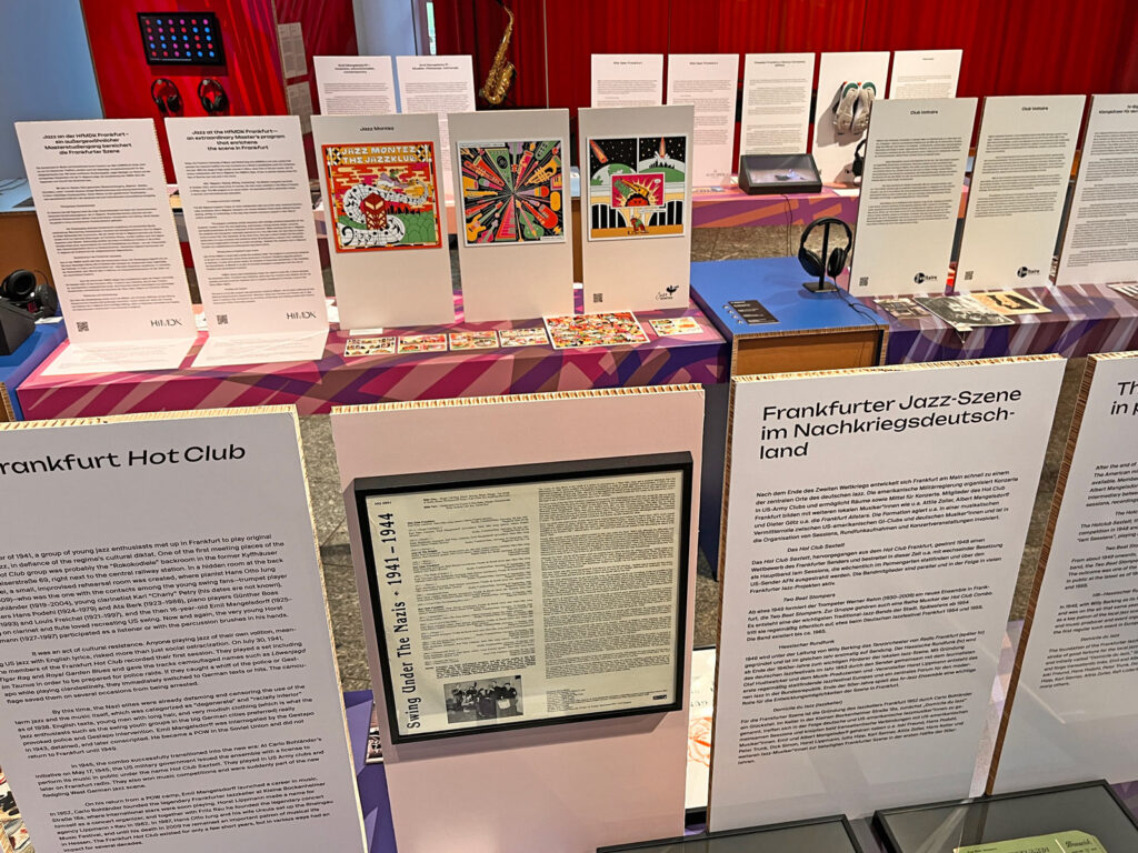 Texttafeln in der Ausstellung „Jazzklub“ im Museum Angewandte Kunst in Frankfurt