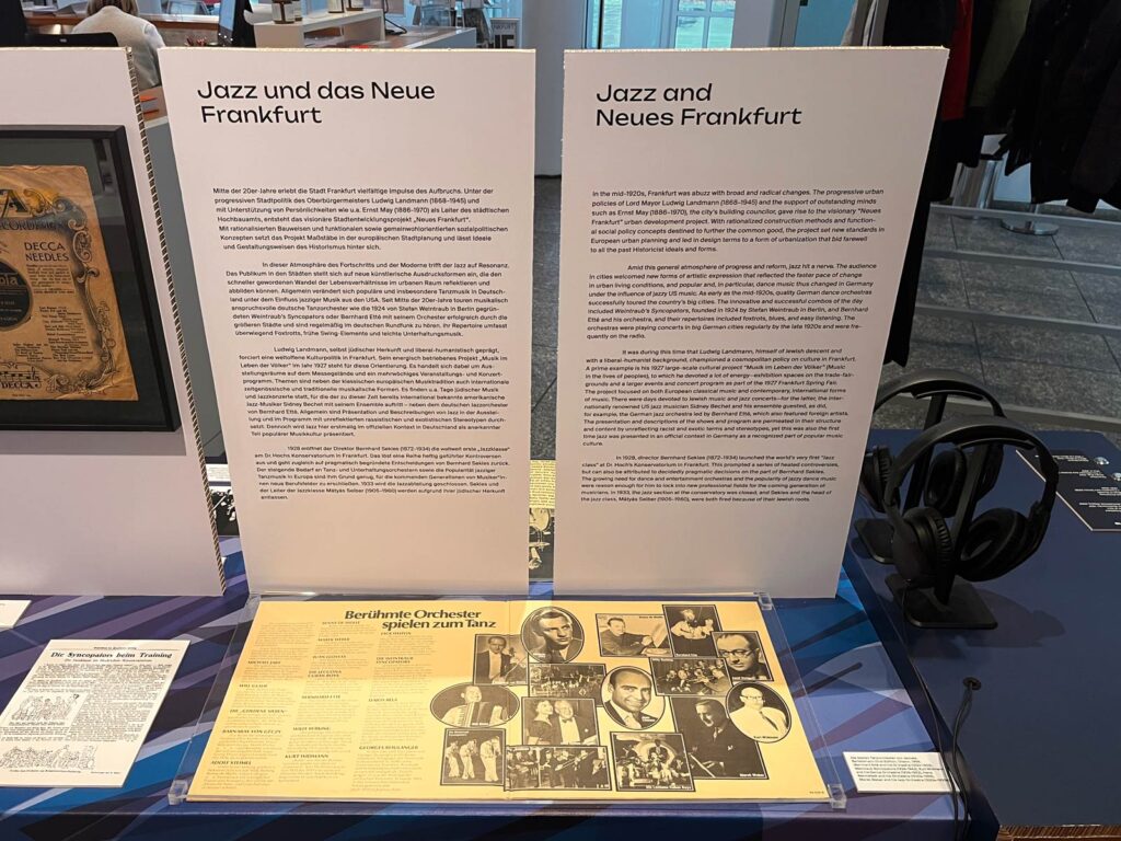 Texttafeln in der Ausstellung „Jazzklub“ im Museum Angewandte Kunst in Frankfurt