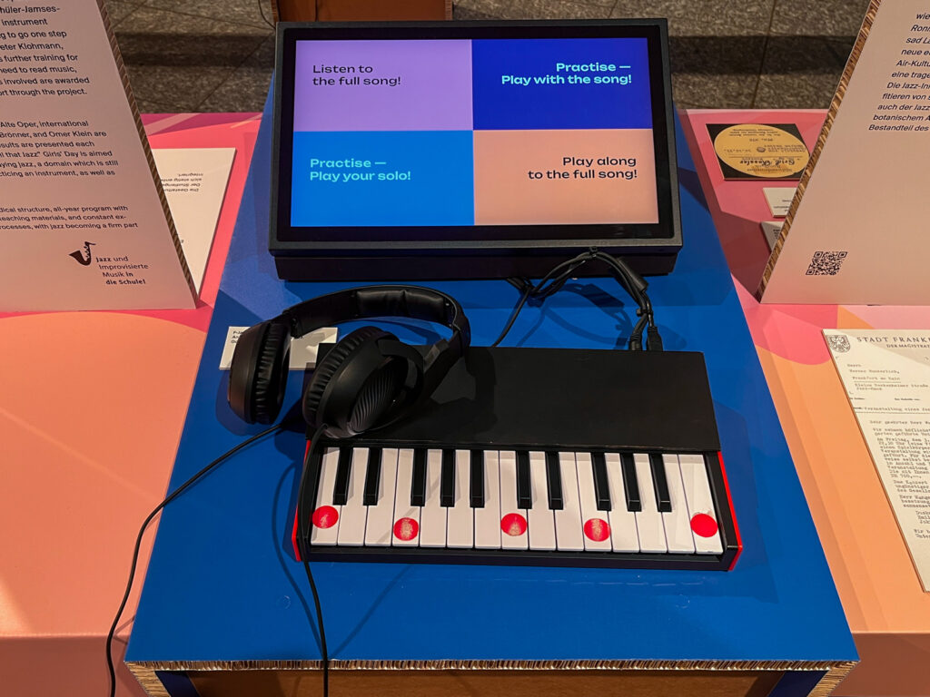 Zwei-Oktaven-Controller in der Ausstellung „Jazzklub“ im Museum Angewandte Kunst in Frankfurt
