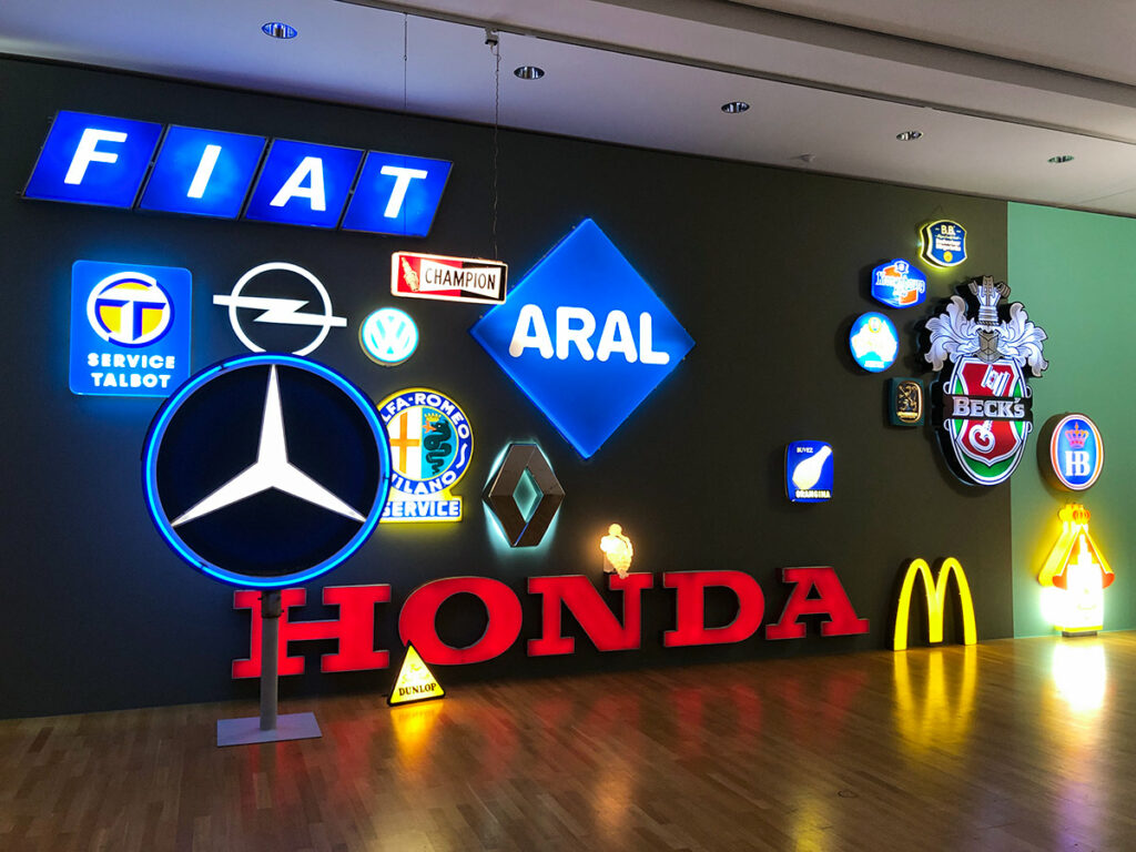 Museum Angewandte Kunst - Was wir sammeln: Leuchtreklame