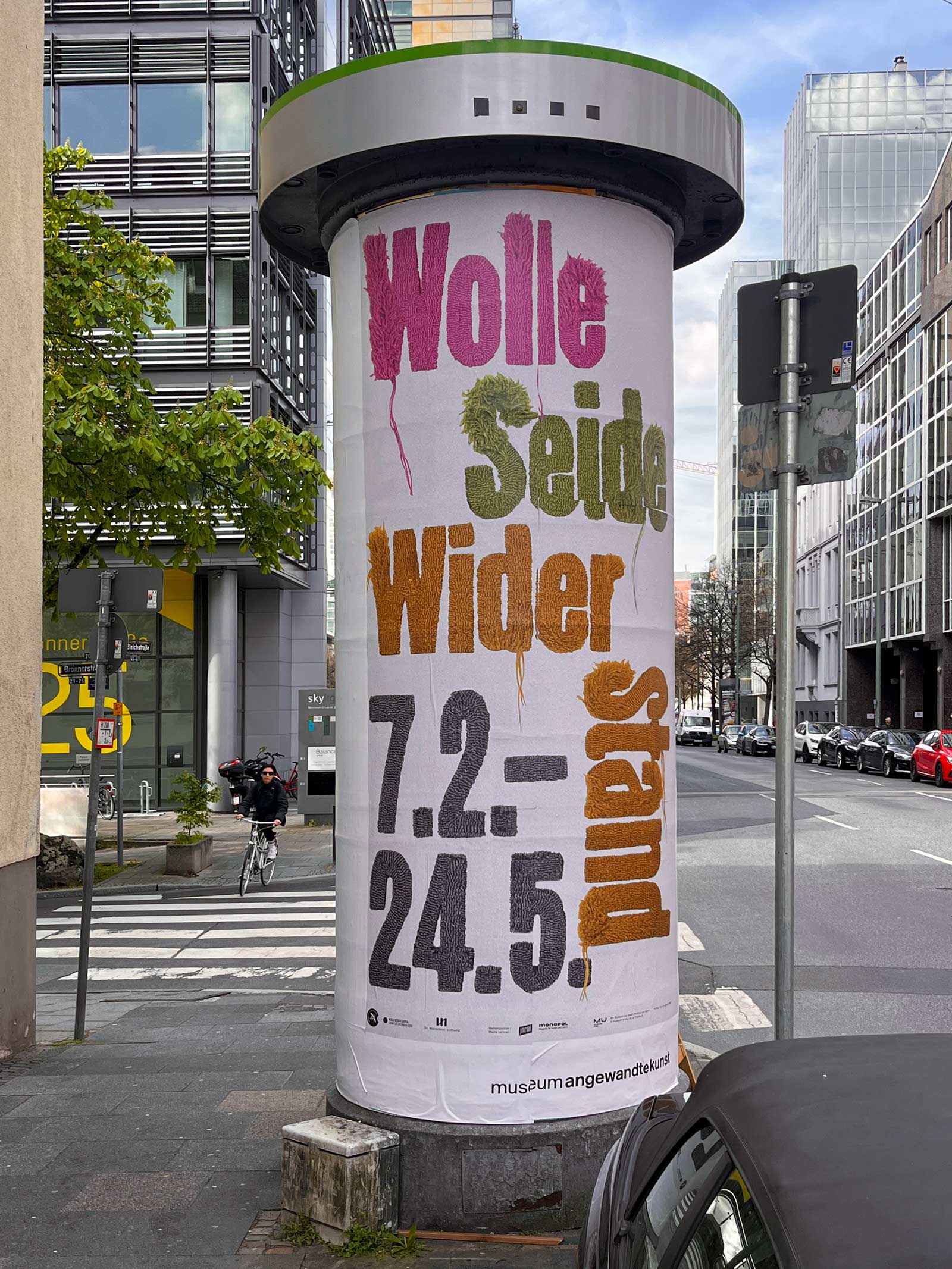 Plakat Design / Gestaltung in Frankfurt: Museum Angewandte Kunst – Wolle Seide Widerstand