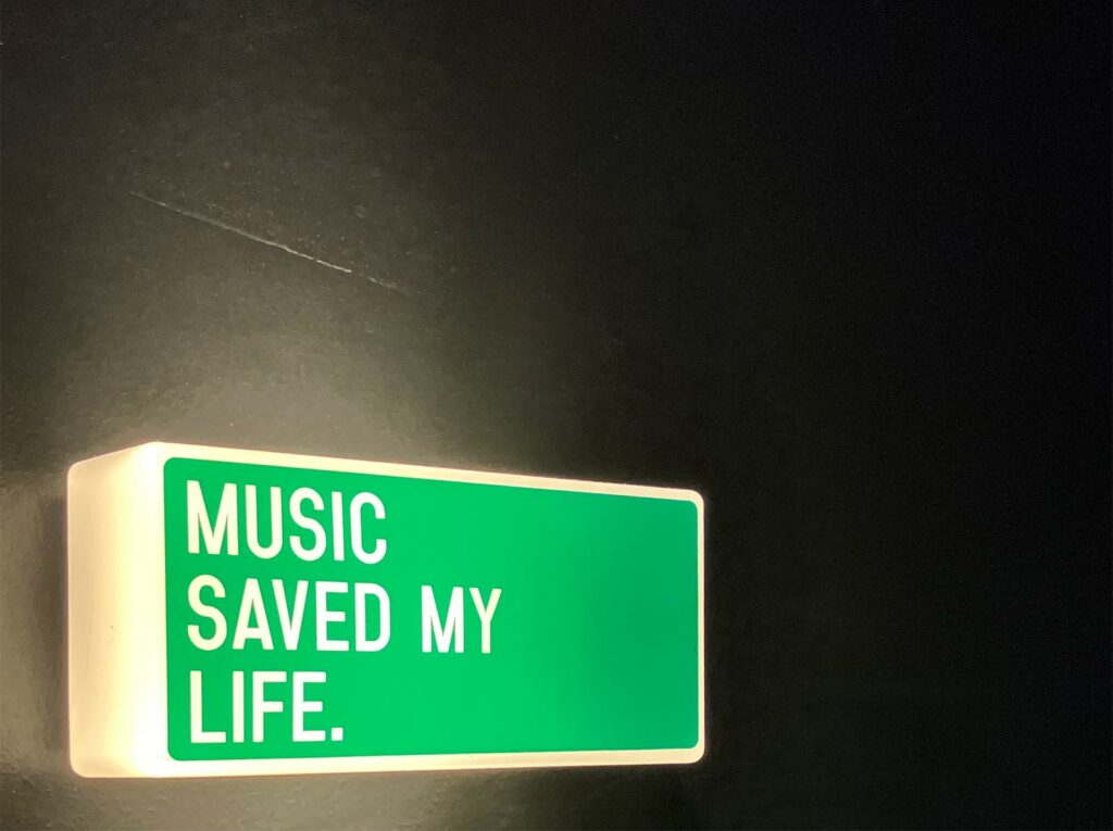Music saved my life - Leuchtbox im Plank in Frankfurt
