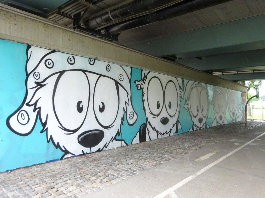 Naxos Bande: Freiluftgalerie Frankfurt an der Friedensbrücke