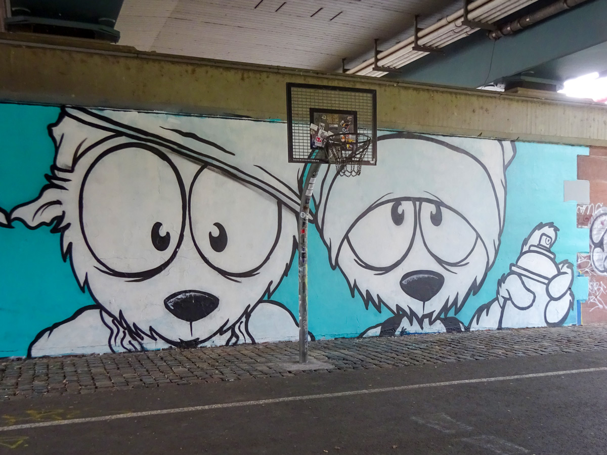 Naxos Bande: Freiluftgalerie Frankfurt an der Friedensbrücke