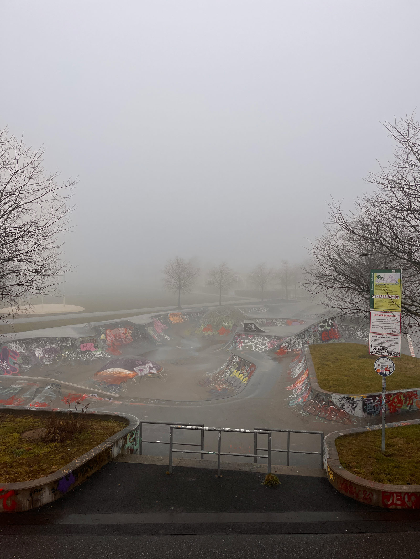 Nebel am Skatepark im Hafenpark an der EZB in Frankfurt
