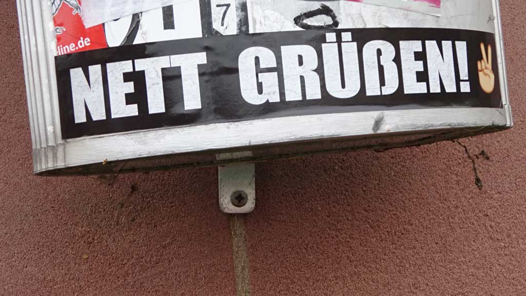 Aufkleber mit „Nett grüßen!“