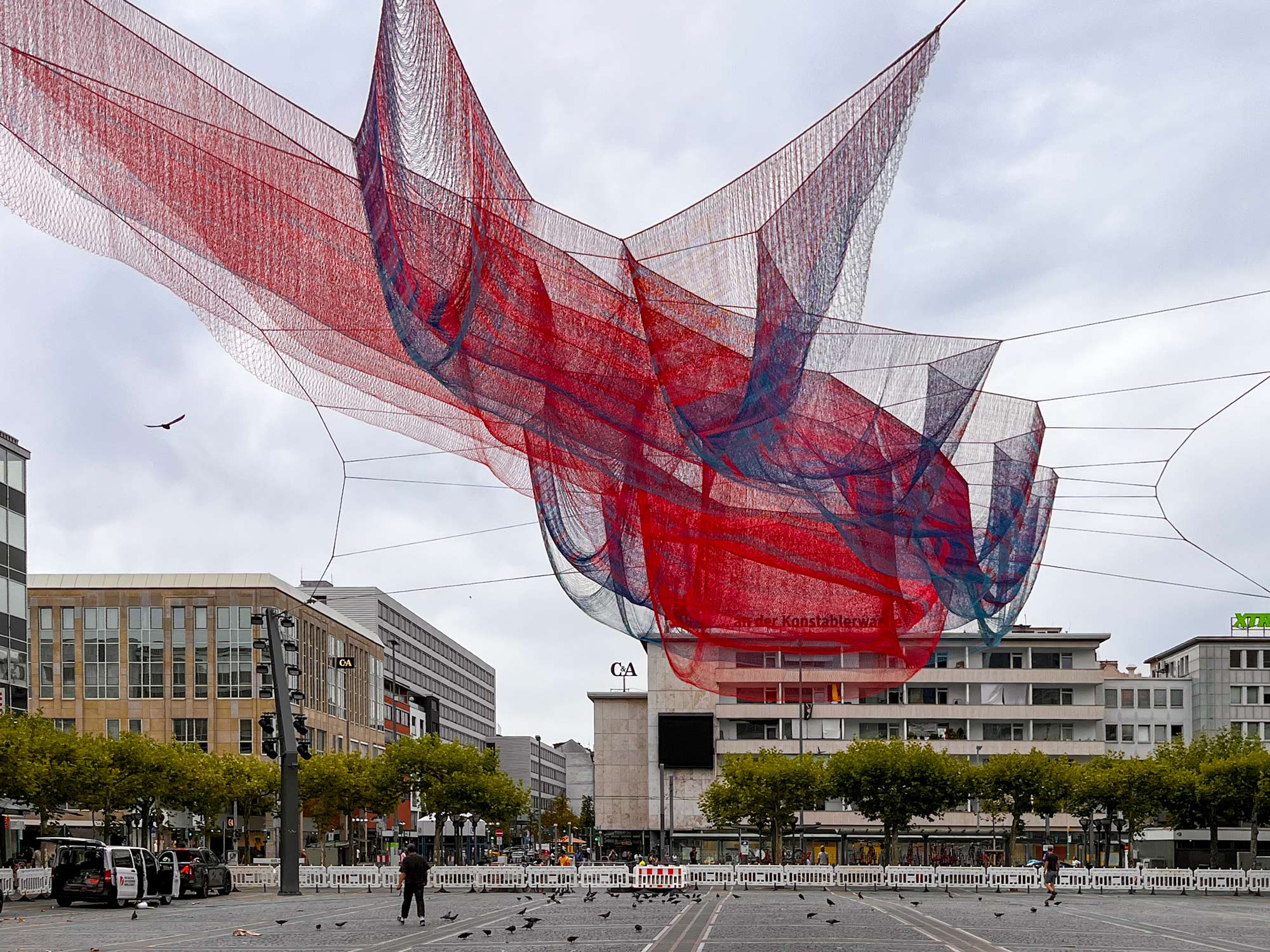Netzskulptur an der Konstablerwache in Frankfurt