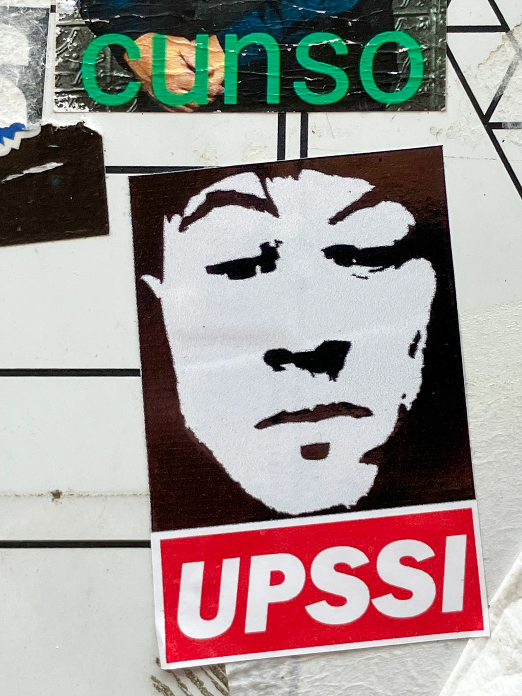 OBEY-Logo Sticker-Meme in Frankfurt: UPSSI