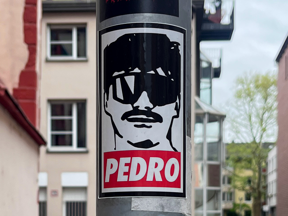 OBEY-Logo Sticker-Meme in Frankfurt: PEDRO