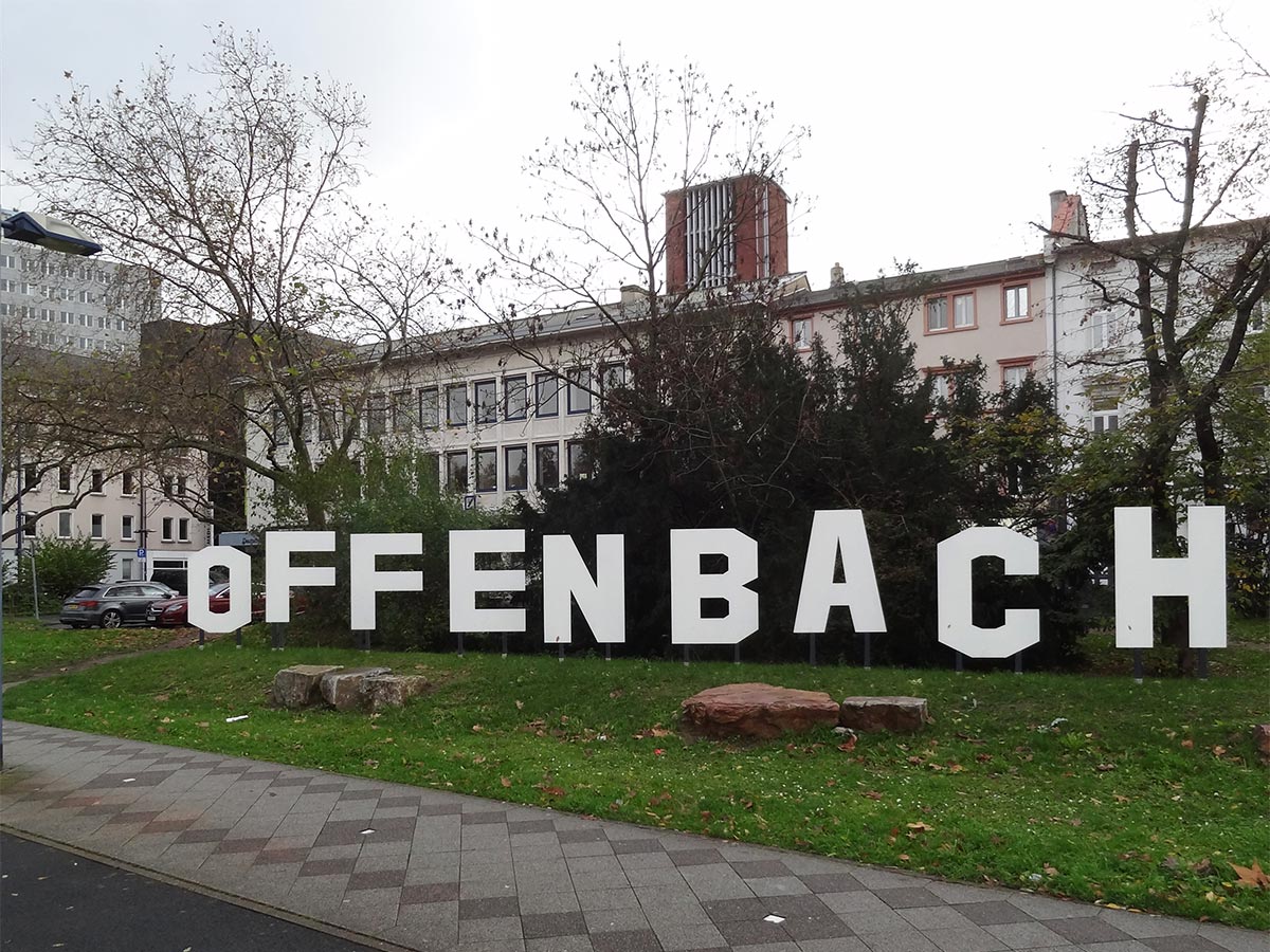 Offenbach Hills - Schriftzug steht jetzt in der Berliner Straße