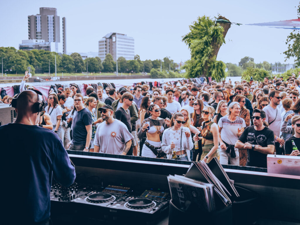 OURS Open Air am Frankfurter Mainufer