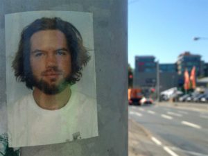 Selfies gibt es jetzt auch als Aufkleber in der Straße