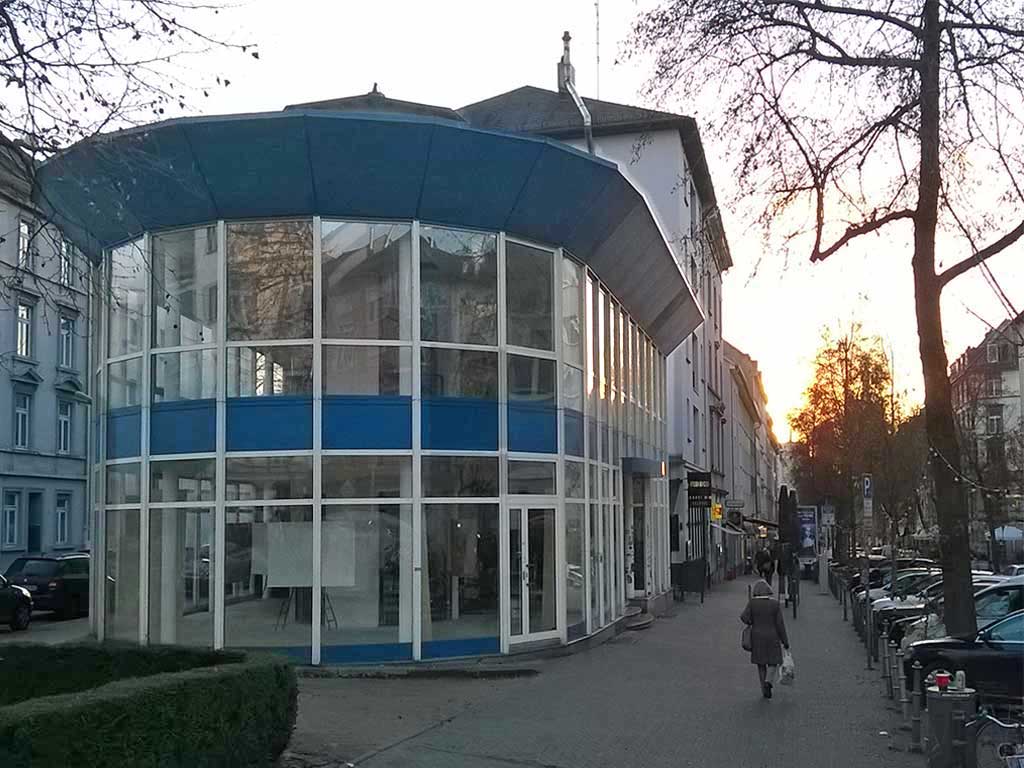 Pavillon der ehemaligen Tomin-Videothek in der Beger Straße in Frankfurt