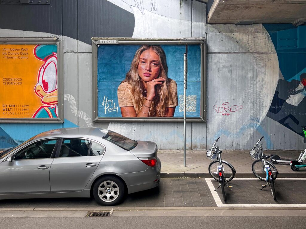 Plaklat-Design in Frankfurt - Hey Pearly