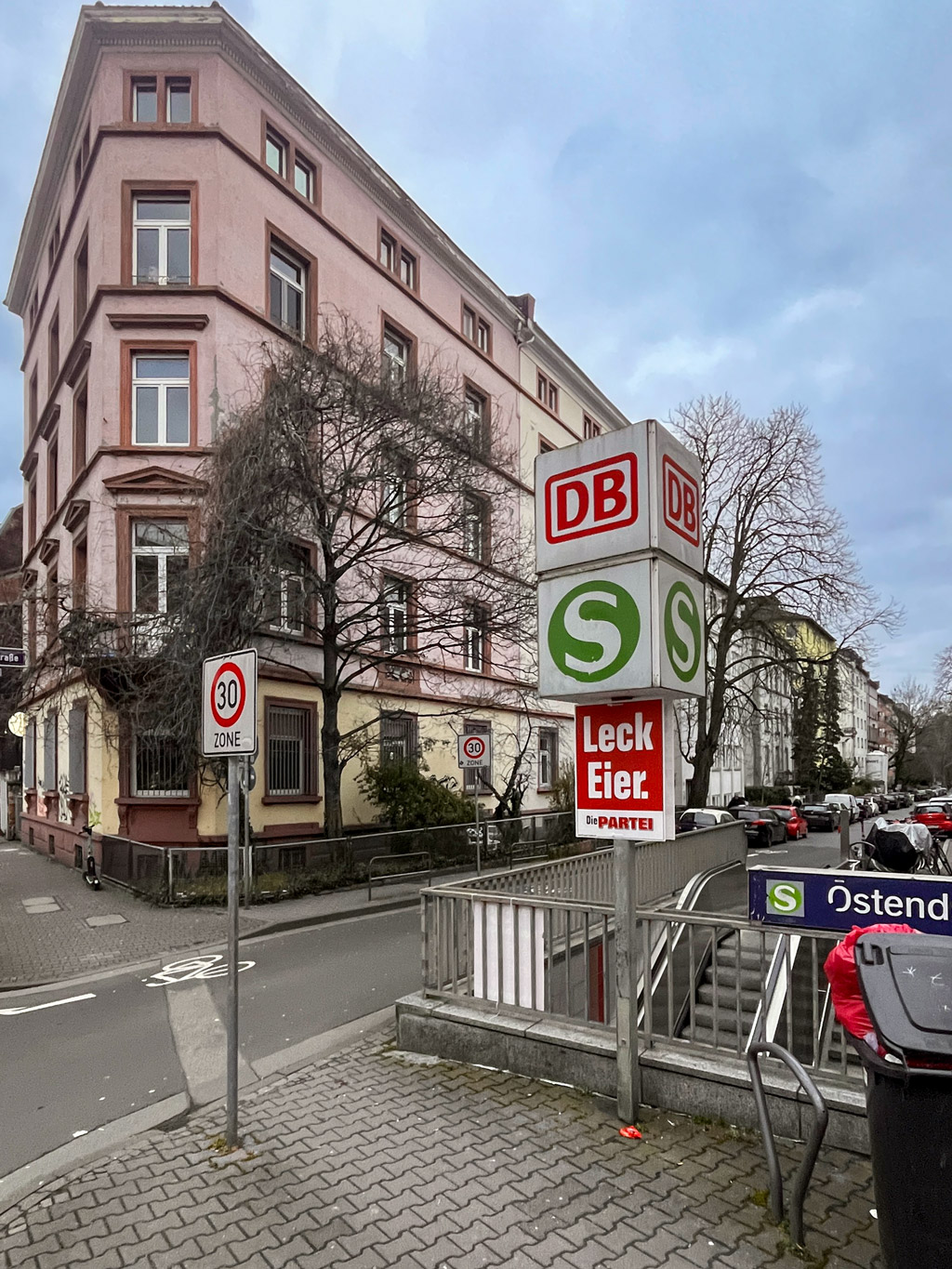 Plakate zu den Kommunalwahlen in Frankfurt am Main