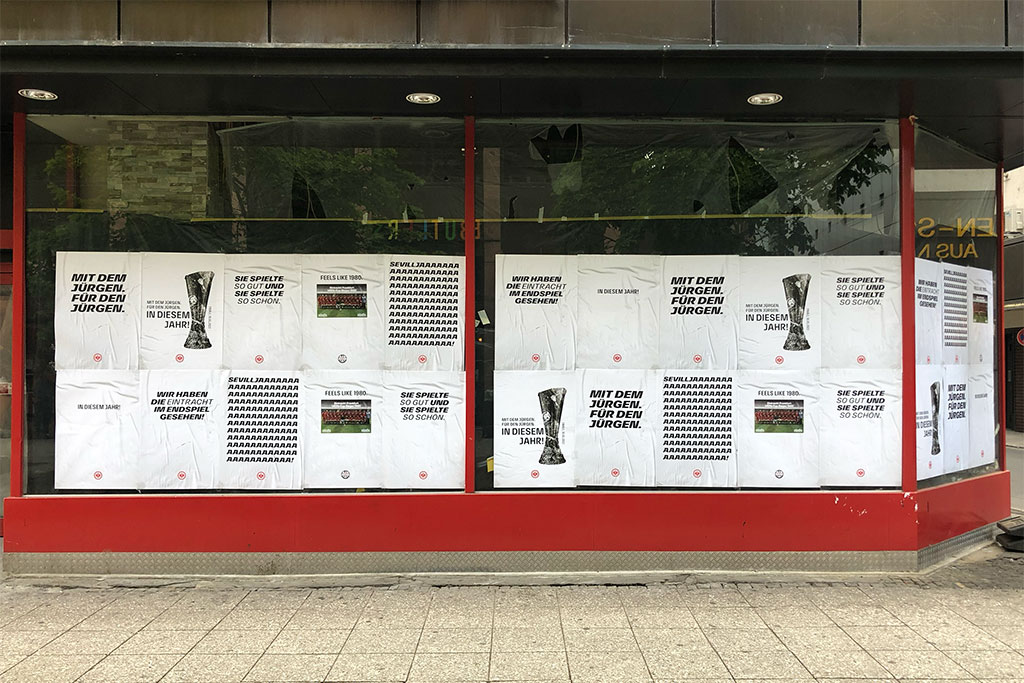 Plakatierung zum Europa-League-Finale am Burger King in Frankfurt