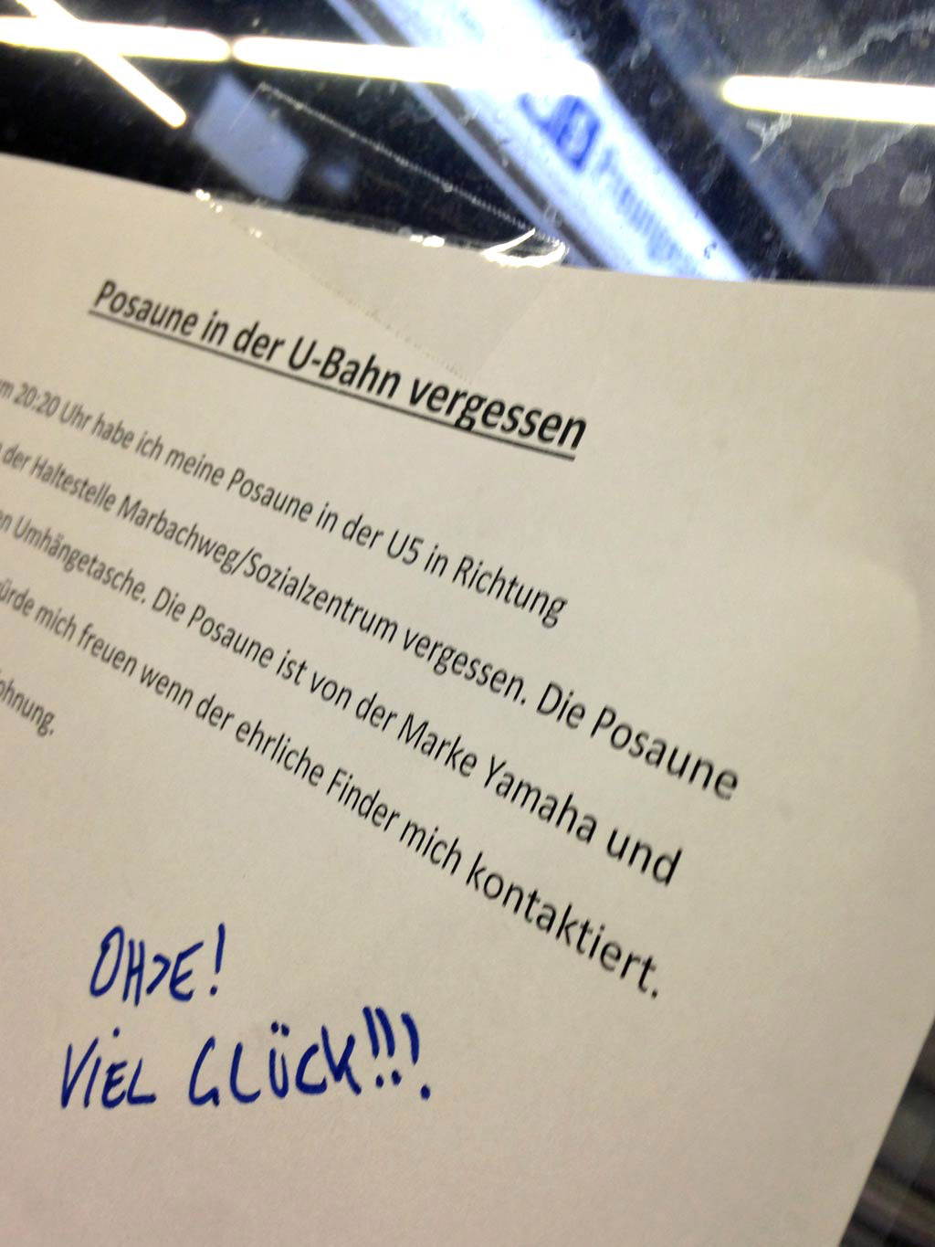 „Posaune in der U-Bahn vergessen“-Zettel in Frankfurt