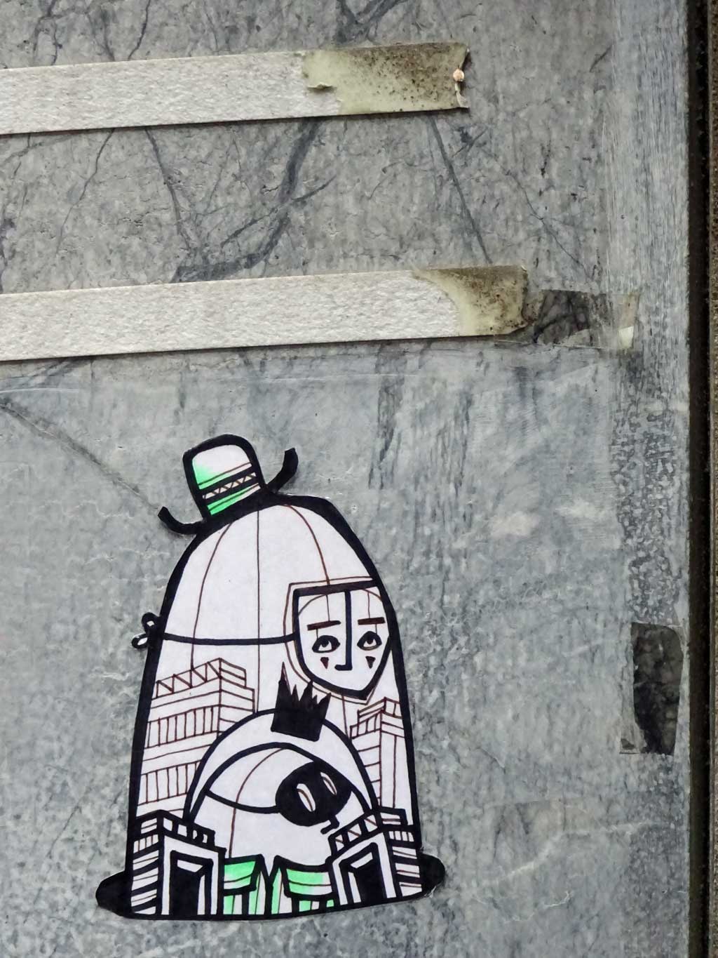 Aufkleber mit Gesichtern und Hochhaus-Motiven von P.YC.