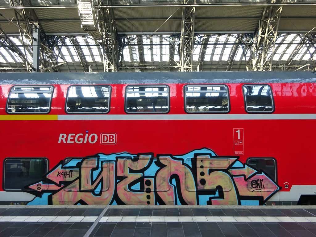 Regiozüge mit Graffiti