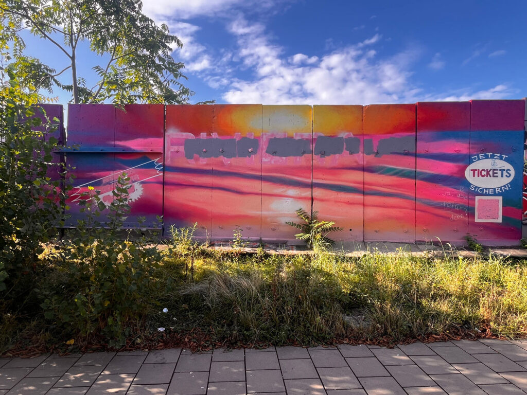 Riviera Festival Offenbach - Werbewand am Hafen in durchgestrichen