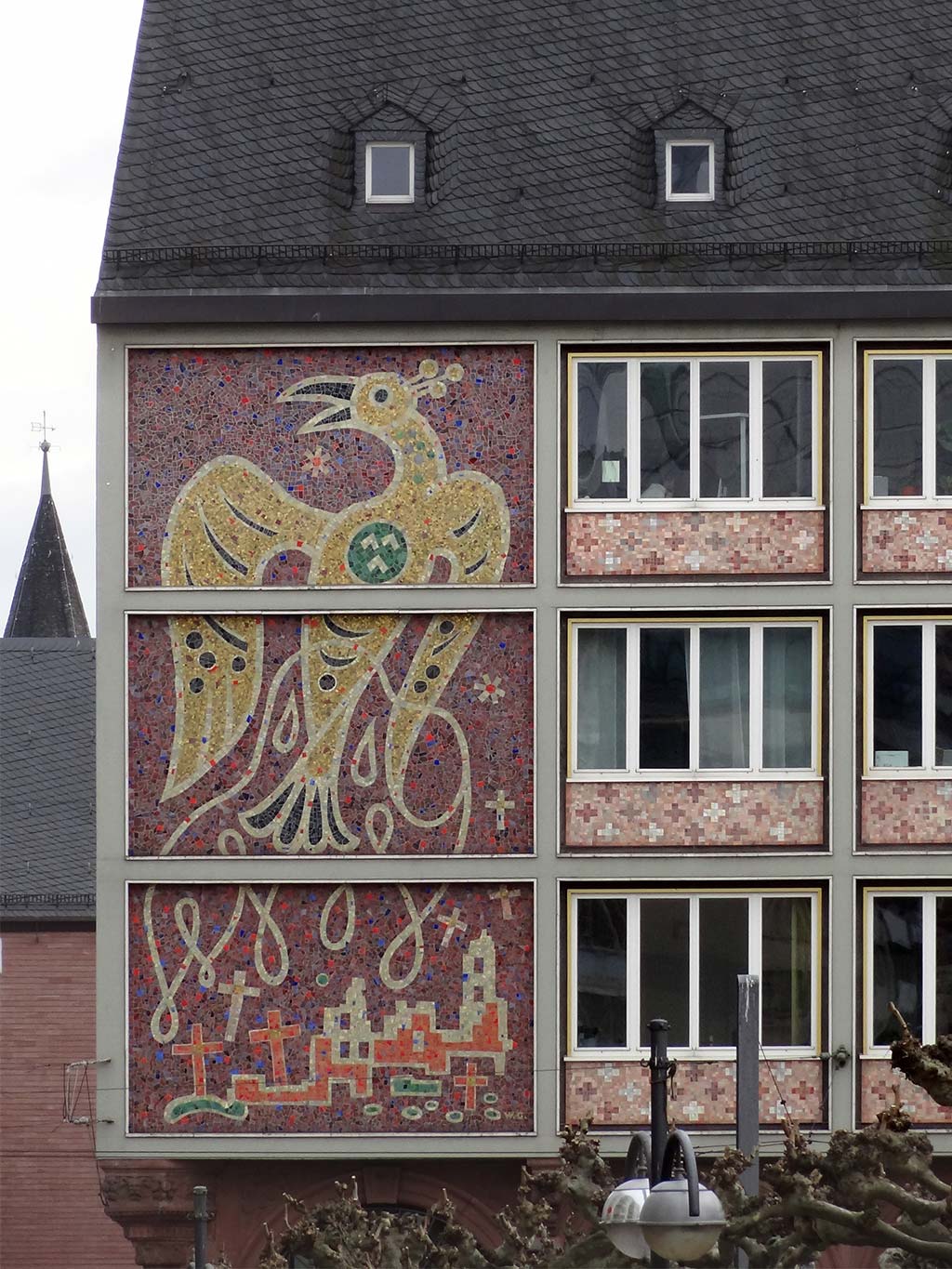 Salzhaus mit Phönix aus der Asche in der Frankfurter Altstadt