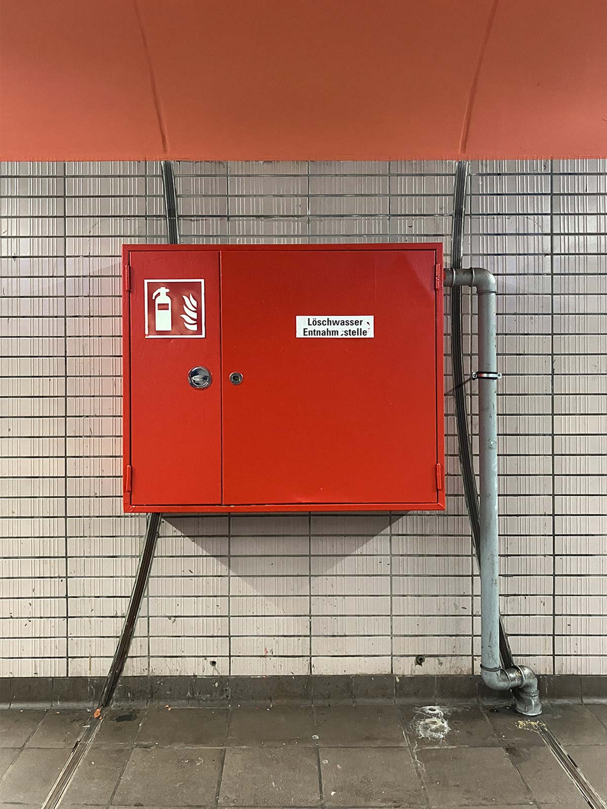 Saubere S-Bahn-Station Ostendstraße in Frankfurt