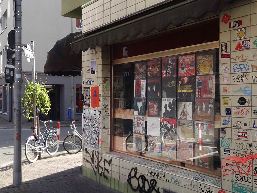 Schallplatten kaufen in Frankfurt bei Sick Wreckords in Sachsenhausen