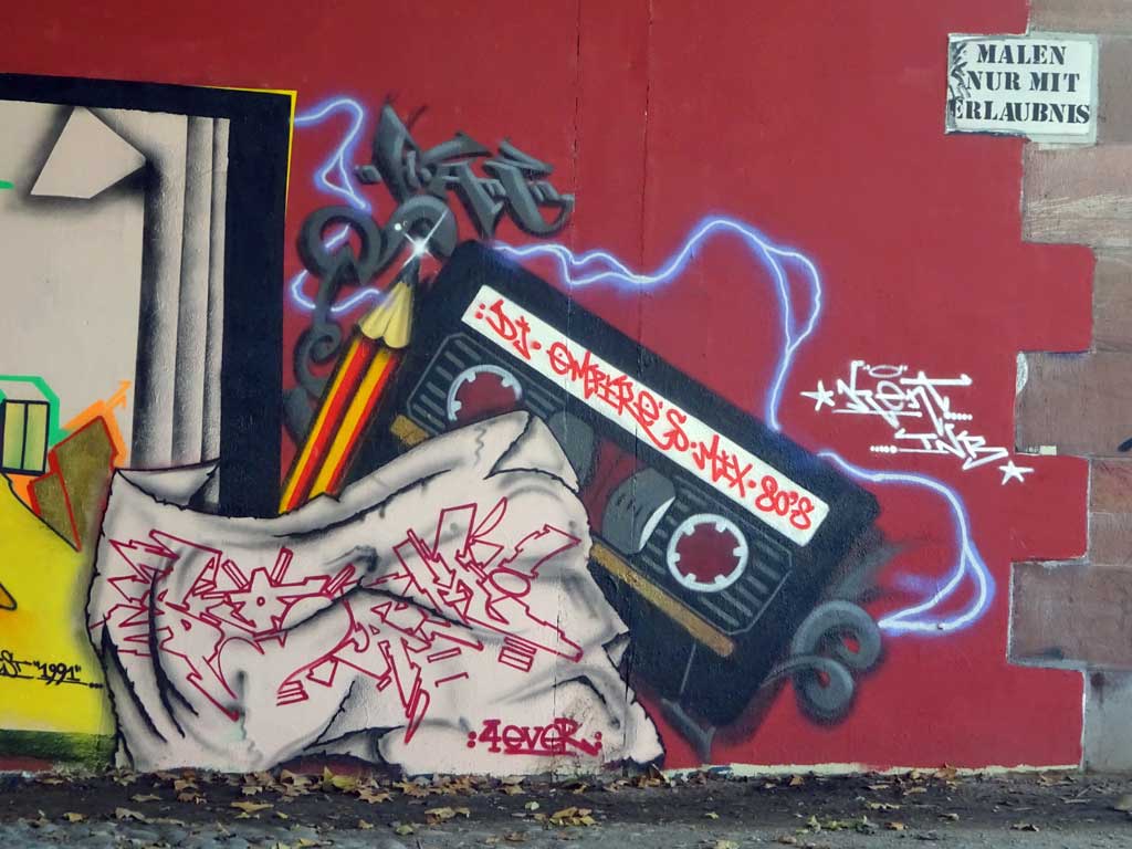 Sketchbook-Graffiti an der Friedensbrücke