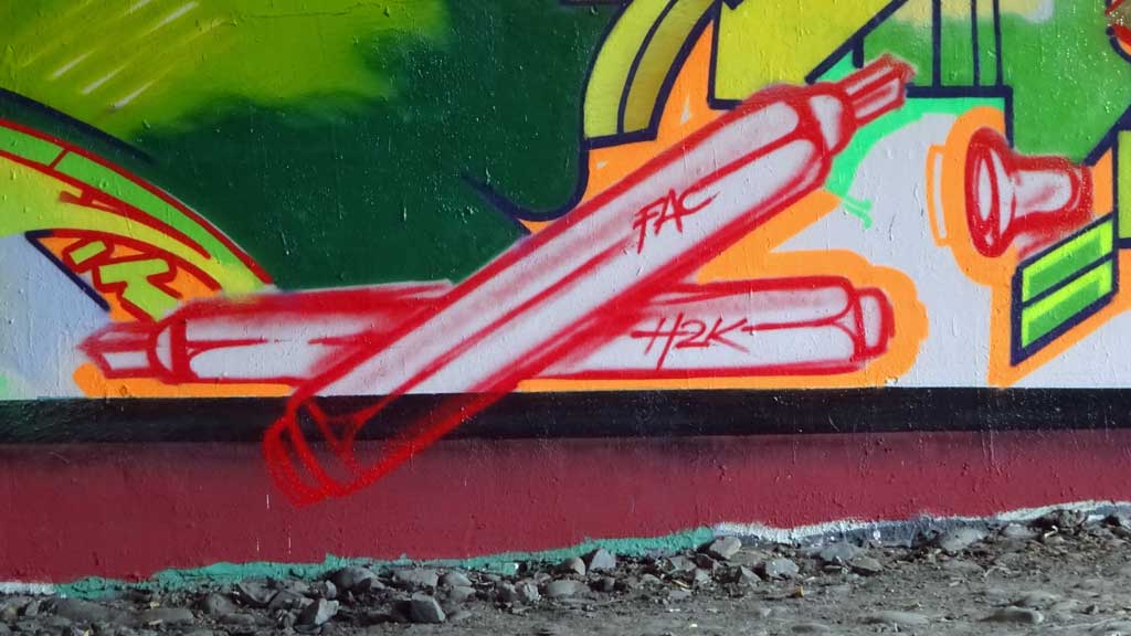 Sketchbook-Graffiti an der Friedensbrücke in Frankfurt