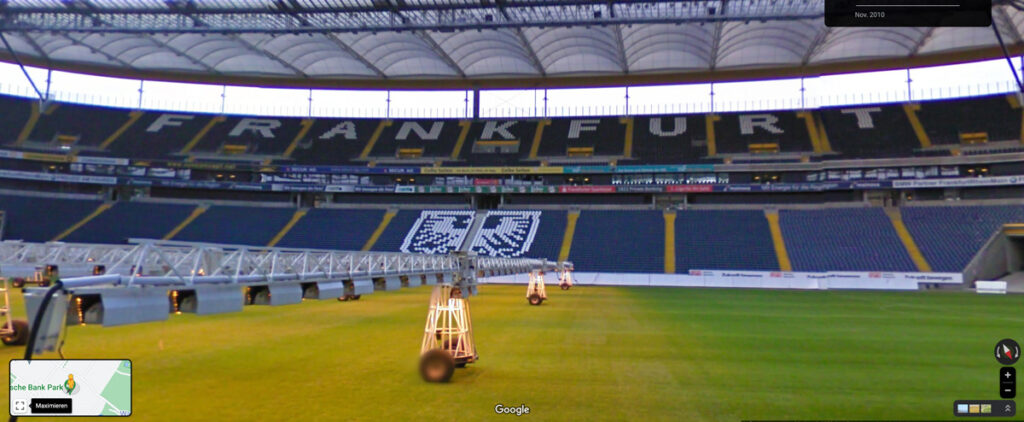 Stadion mit Frankfurt-Wappen und Frankfurt-Schriftzug