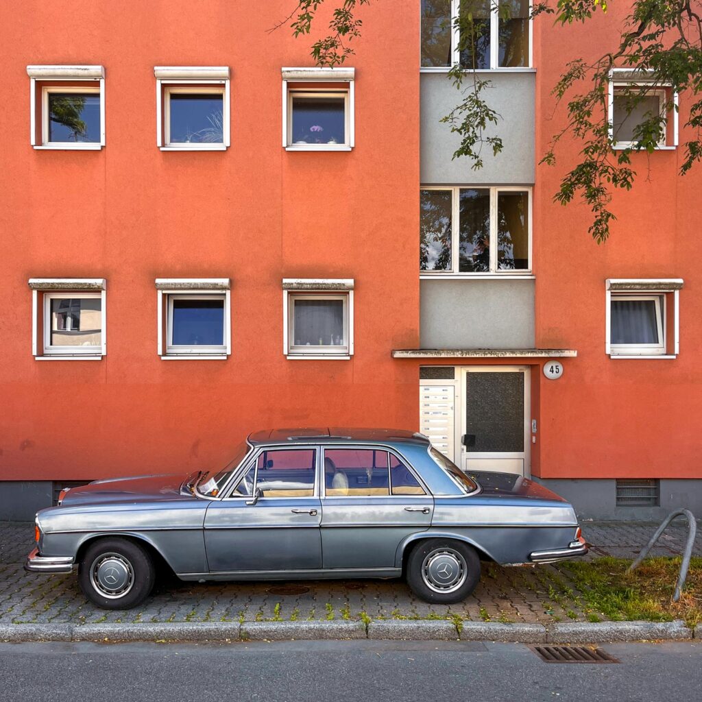 Stadtbilder Frankfurt – Alter Mercedes in Bornheim