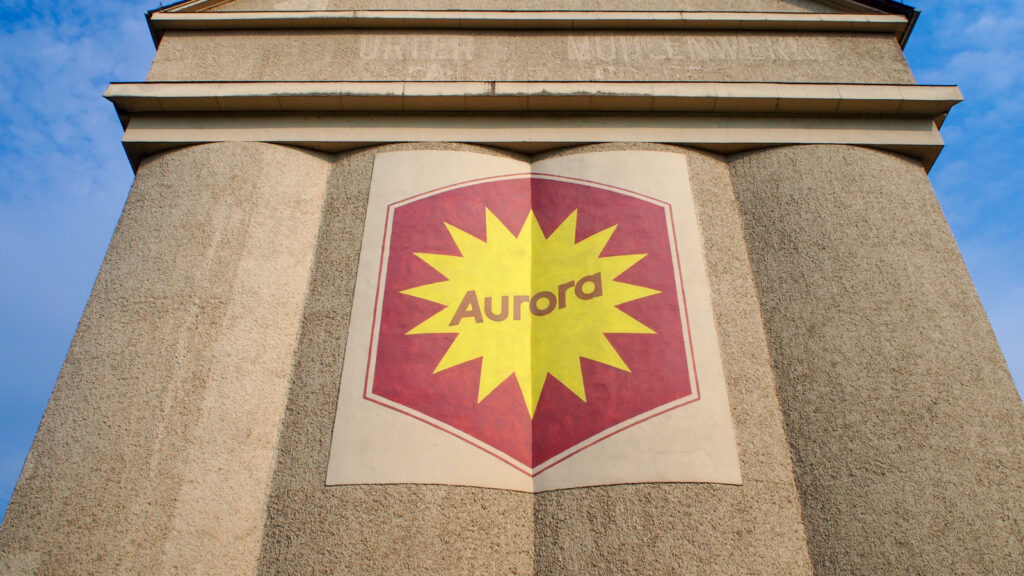 Stadtbilder Frankfurt – Aurora-Logo im Osthafen