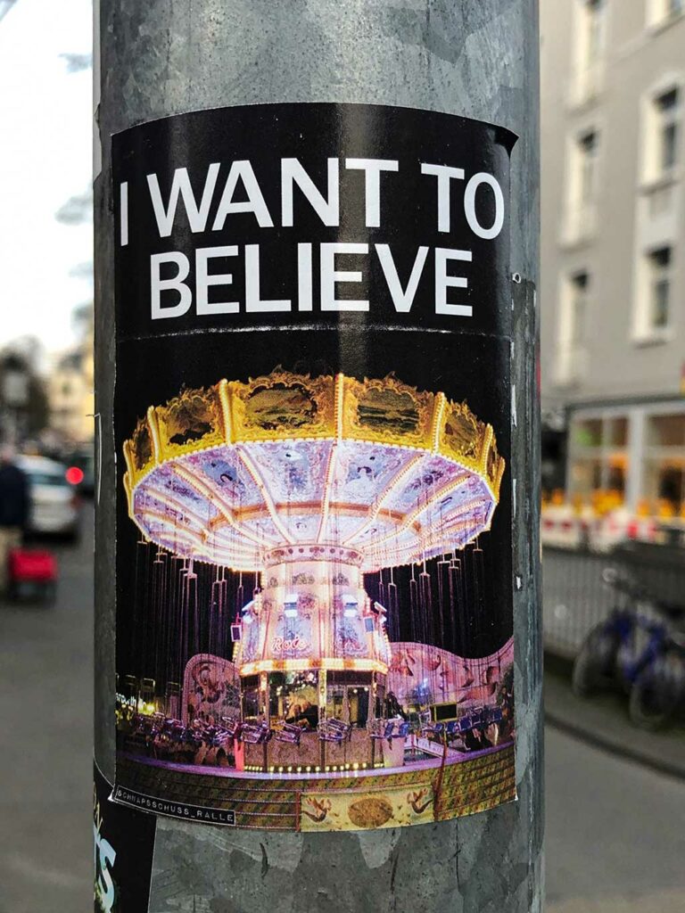 Sticker Art: I want to believe (Karussell auf der Dippemess)