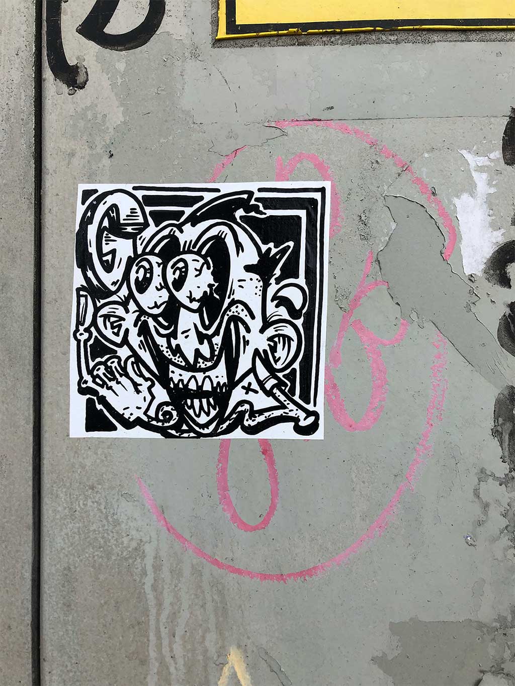 Sticker Art in Frankfurt: Dawgtor C