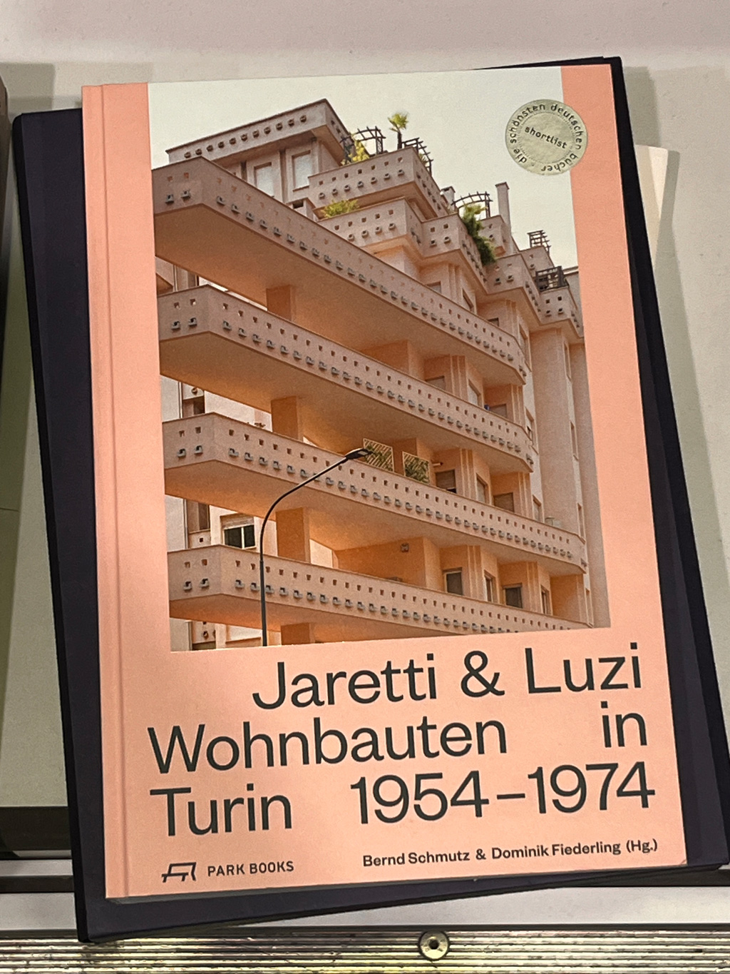 Stiftung Buchkunst auf der Frankfurter Buchmesse 2025 - Die schönsten Deutschen Bücher: Jaretti & Luzi – Wohnbauten in Turin 1954 – 1974