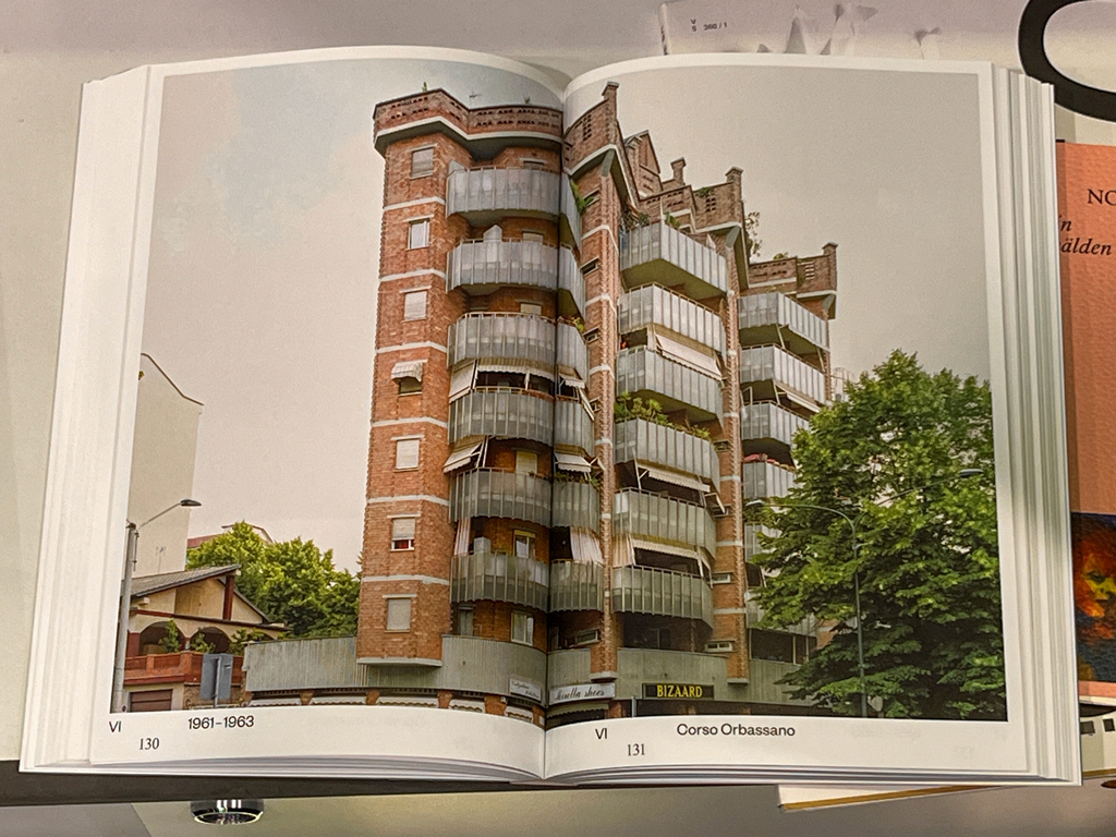 Stiftung Buchkunst auf der Frankfurter Buchmesse 2025 - Die schönsten Deutschen Bücher: Jaretti & Luzi – Wohnbauten in Turin 1954 – 1974