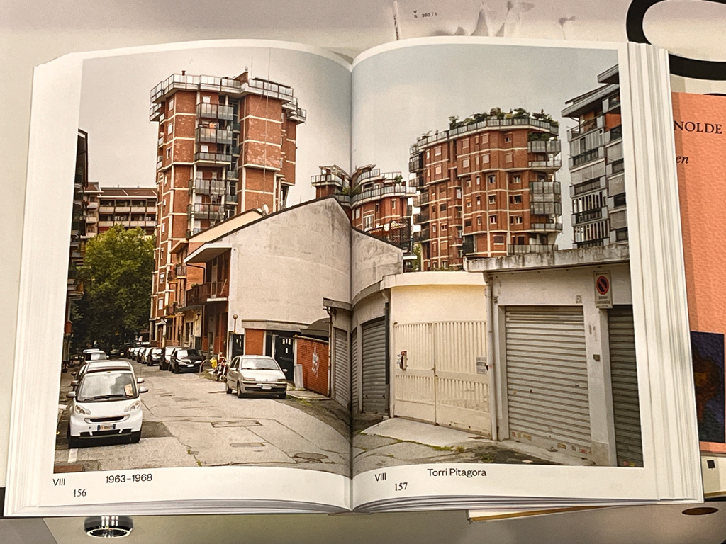 Stiftung Buchkunst auf der Frankfurter Buchmesse 2025 - Die schönsten Deutschen Bücher: Jaretti & Luzi – Wohnbauten in Turin 1954 – 1974