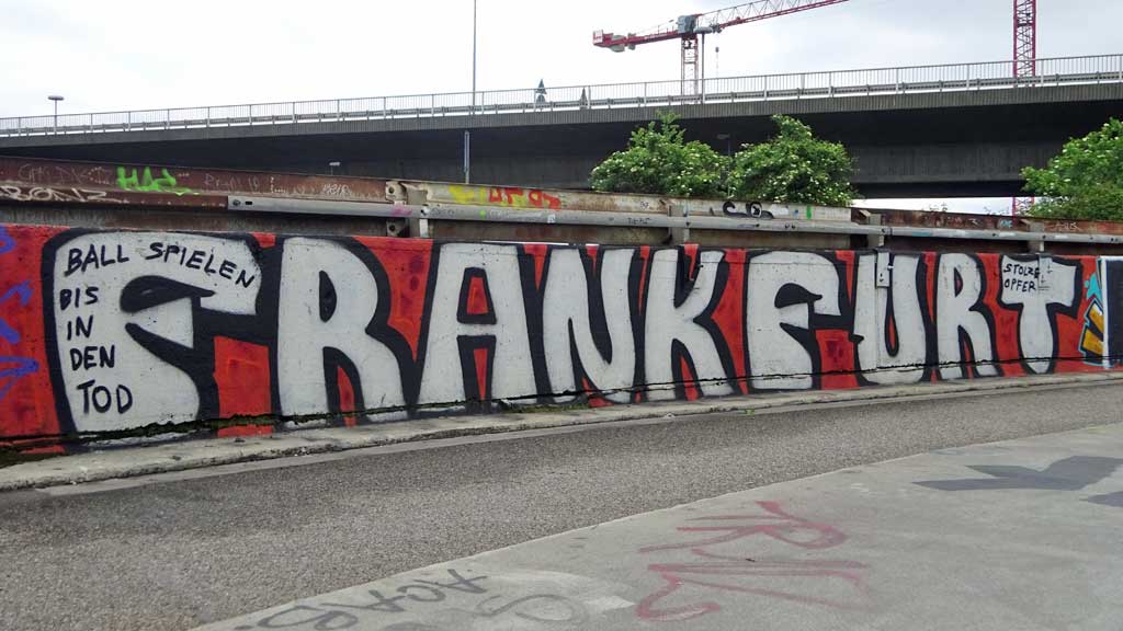 Ballspielen bis in den Tod - Stolze Opfer