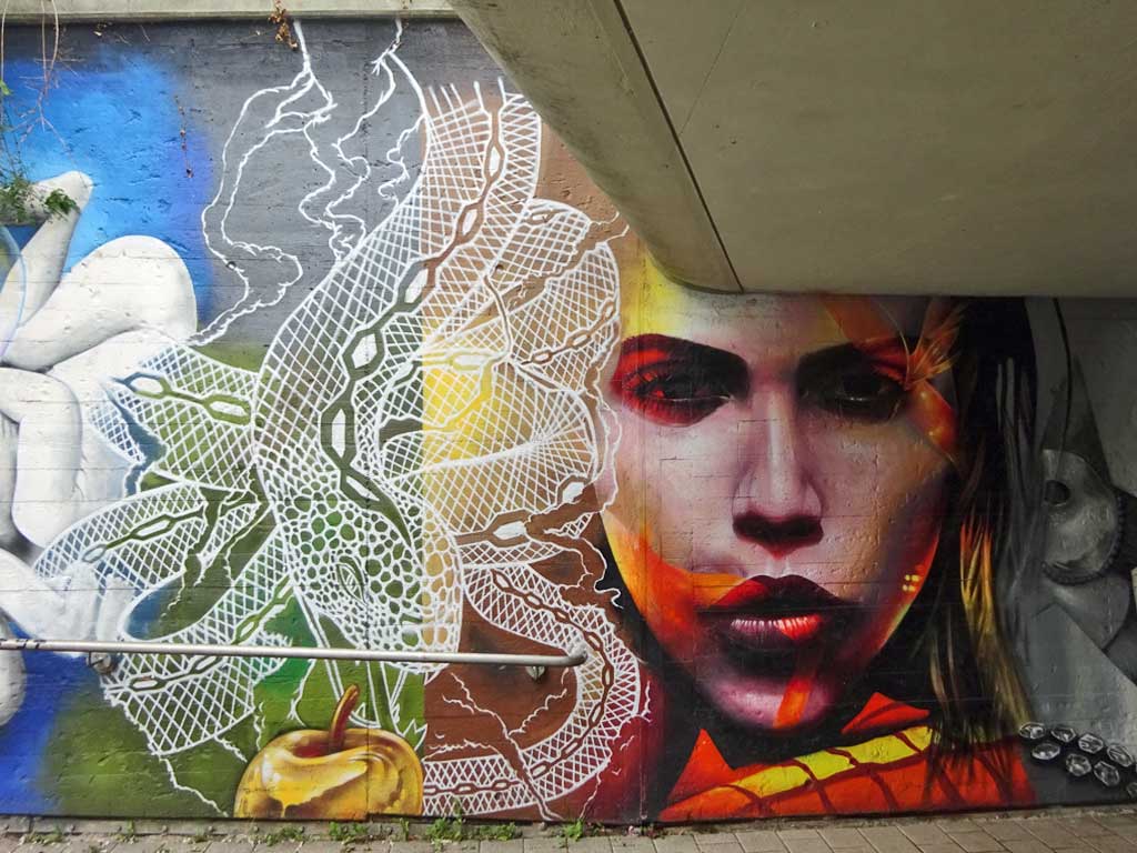 Graffiti in Frankfurt-Ginnheim von Cor / Naxos Atelier
