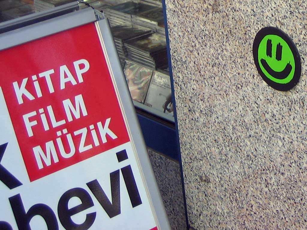 Grüner Smiley in der Streetart