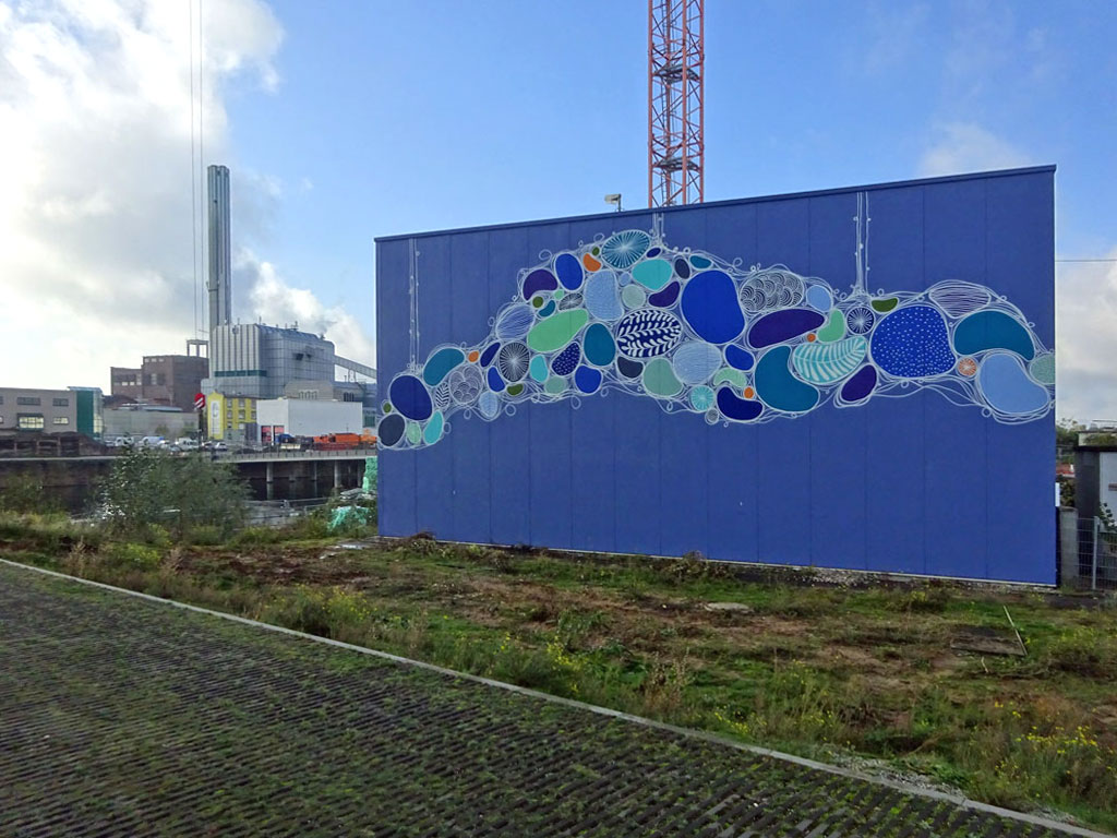 Thekra Jaziri - Fassadenkunst an der Grundwassersanierungsanlage am Hafen Offenbach