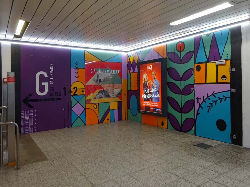 Thekra Jaziri - Mural Art in der S-Bahn-Station Galluswarte in Frankfurt am Main