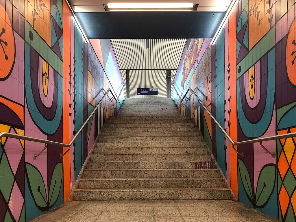 Thekra Jaziri - Mural Art in der S-Bahn-Station Galluswarte in Frankfurt am Main