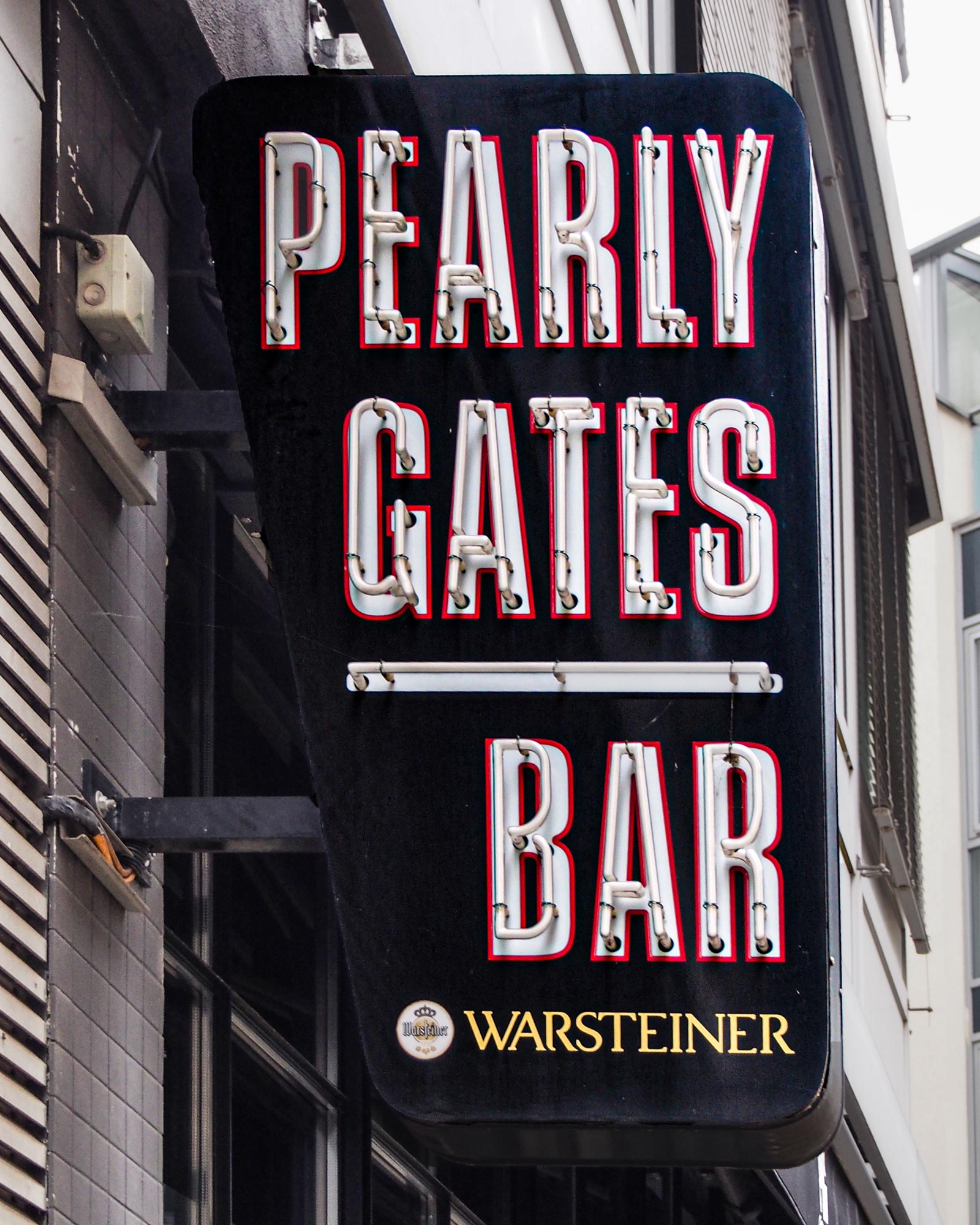 Typografie in Frankfurt - Pearly Gates Bar