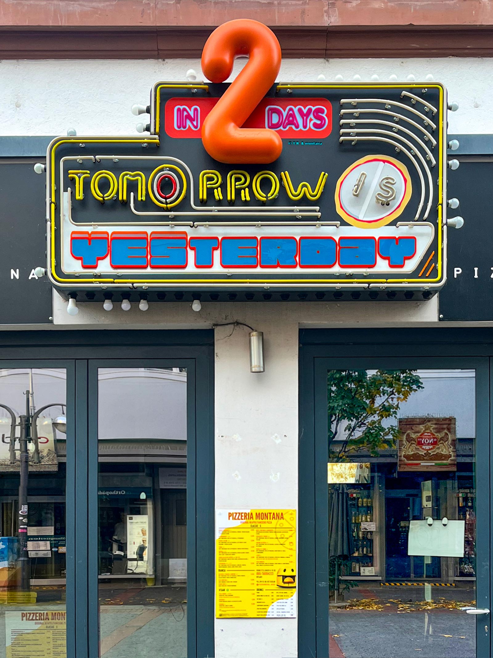 Typografie in Frankfurt – In 2 Days Tomorrow Is Yesterday (Tobias Rehberger)