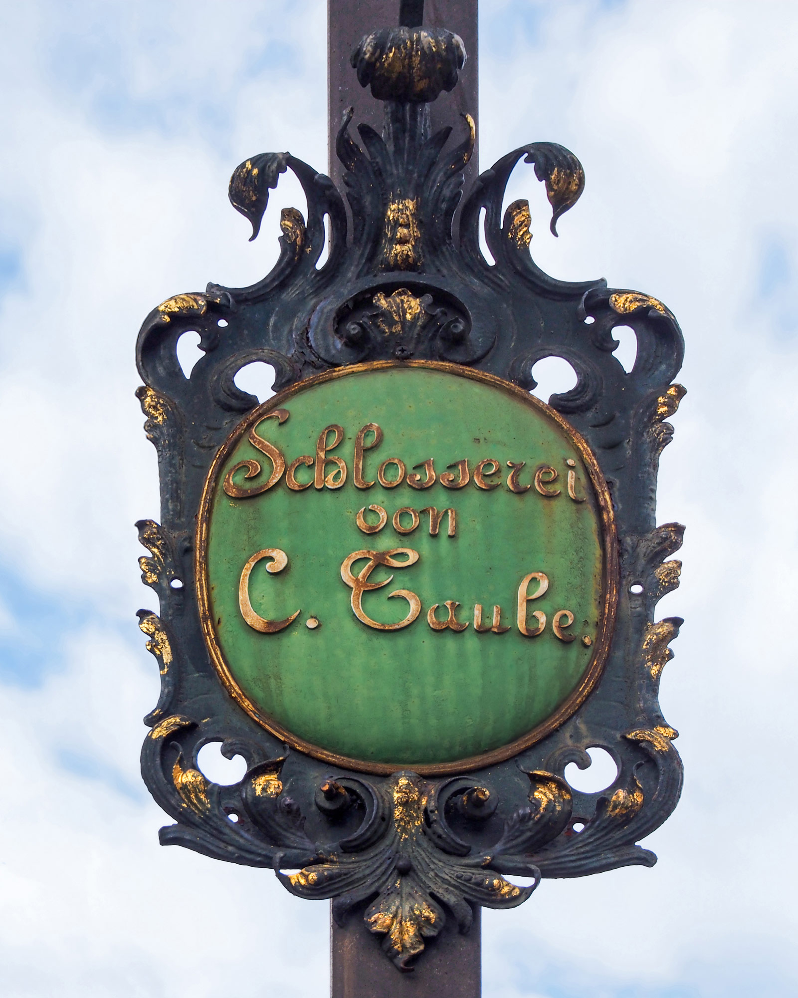 Typografie in Frankfurt – Schlosserei von C. Taube