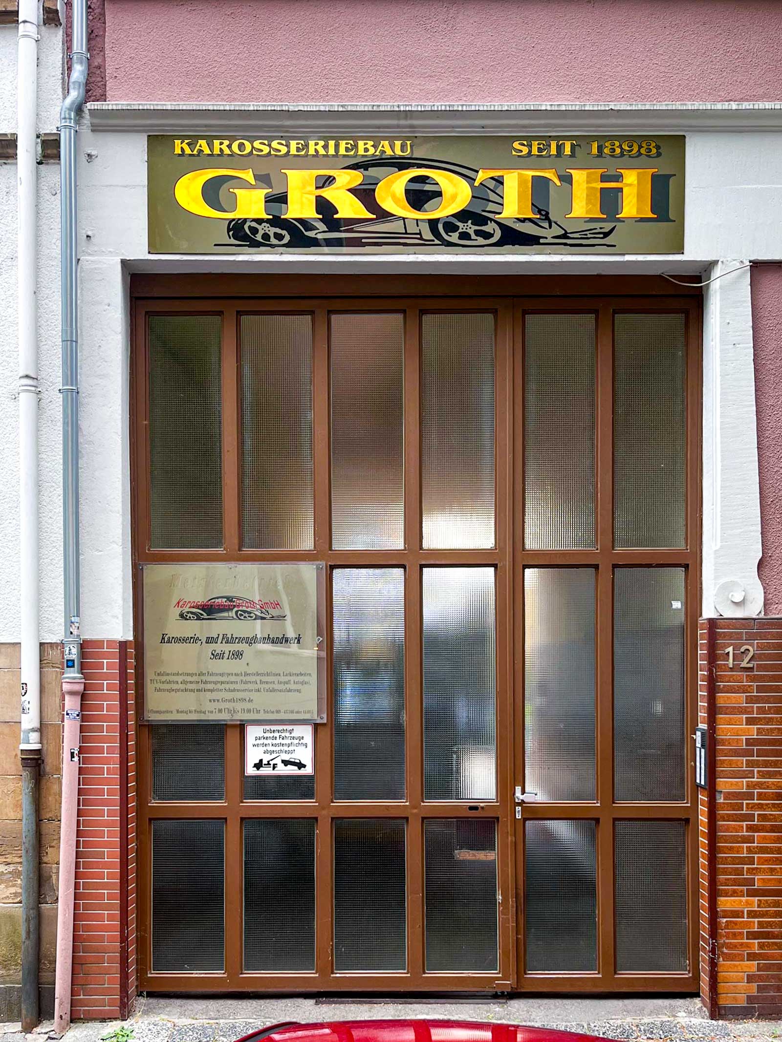 Typografie in Frankfurt - Karosseriebau Groth