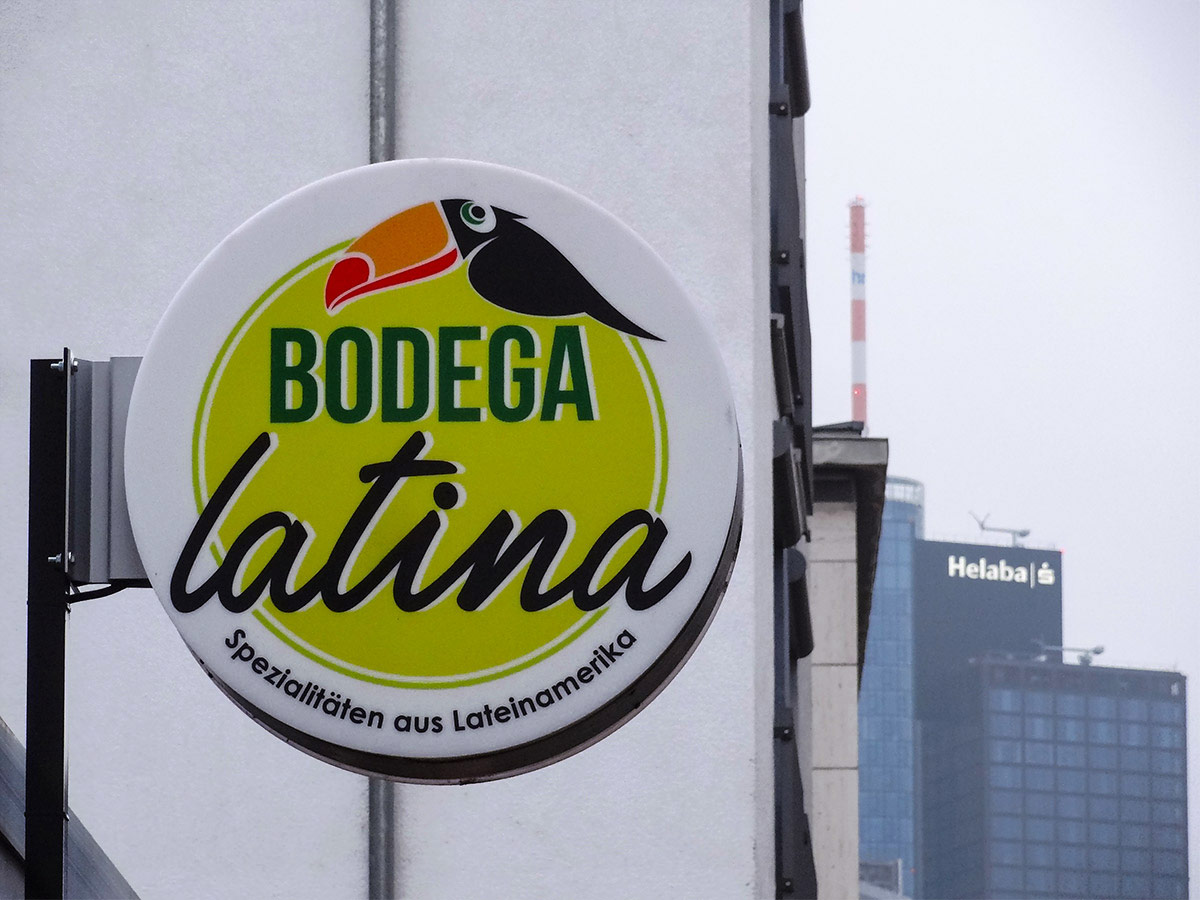 Typografie, Schilder und Logos in Frankfurt - Bodega Latina