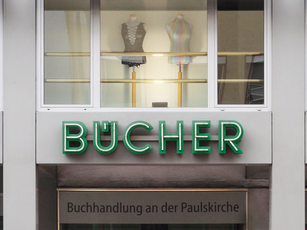 Typografie, Schilder und Logos in Frankfurt - Buchhandlung an der Paulskirche